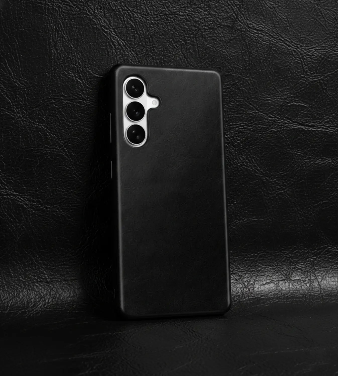 Samsung Galaxy S26 Plus Full-Grain Oil Wax Full Wrapped Leather Case (Black) + MagSafe outlook